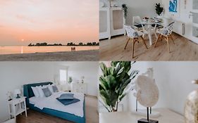 Stijlvol appartement op strand Makkum