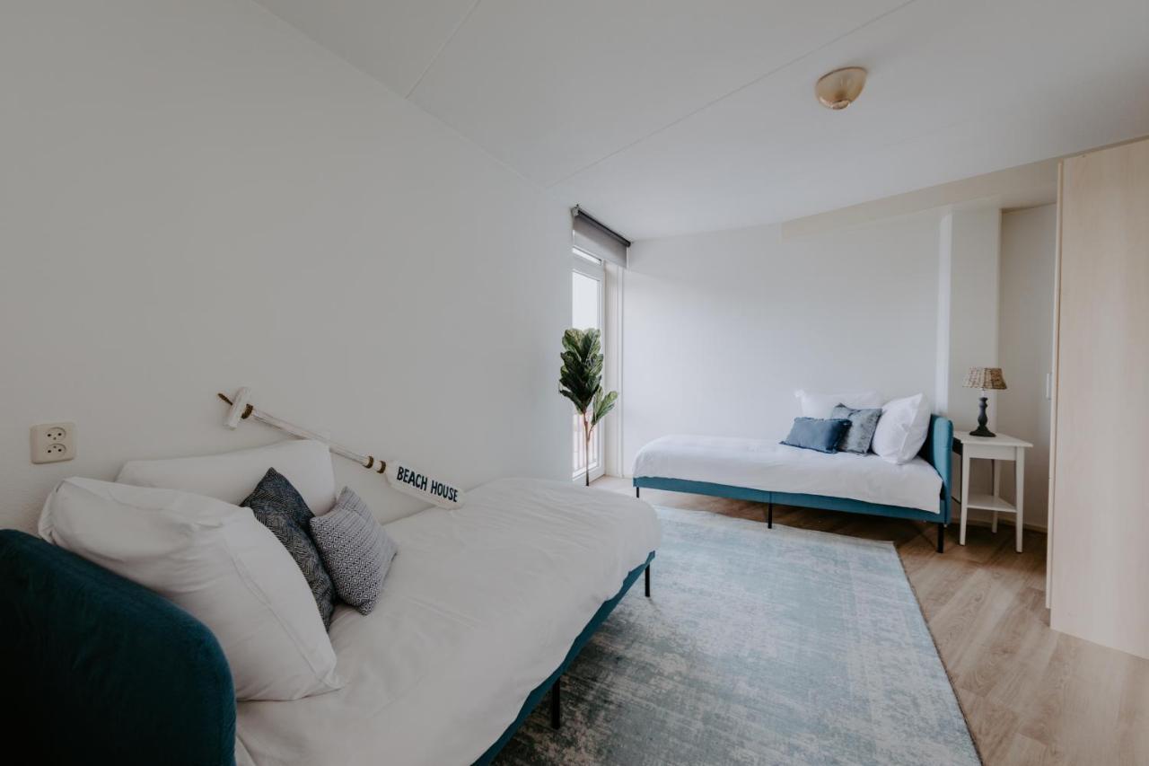 Stijlvol appartement op strand Makkum Buitenkant foto