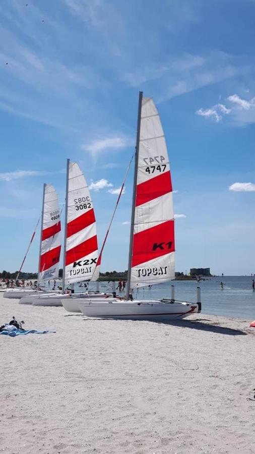 Stijlvol appartement op strand Makkum Buitenkant foto