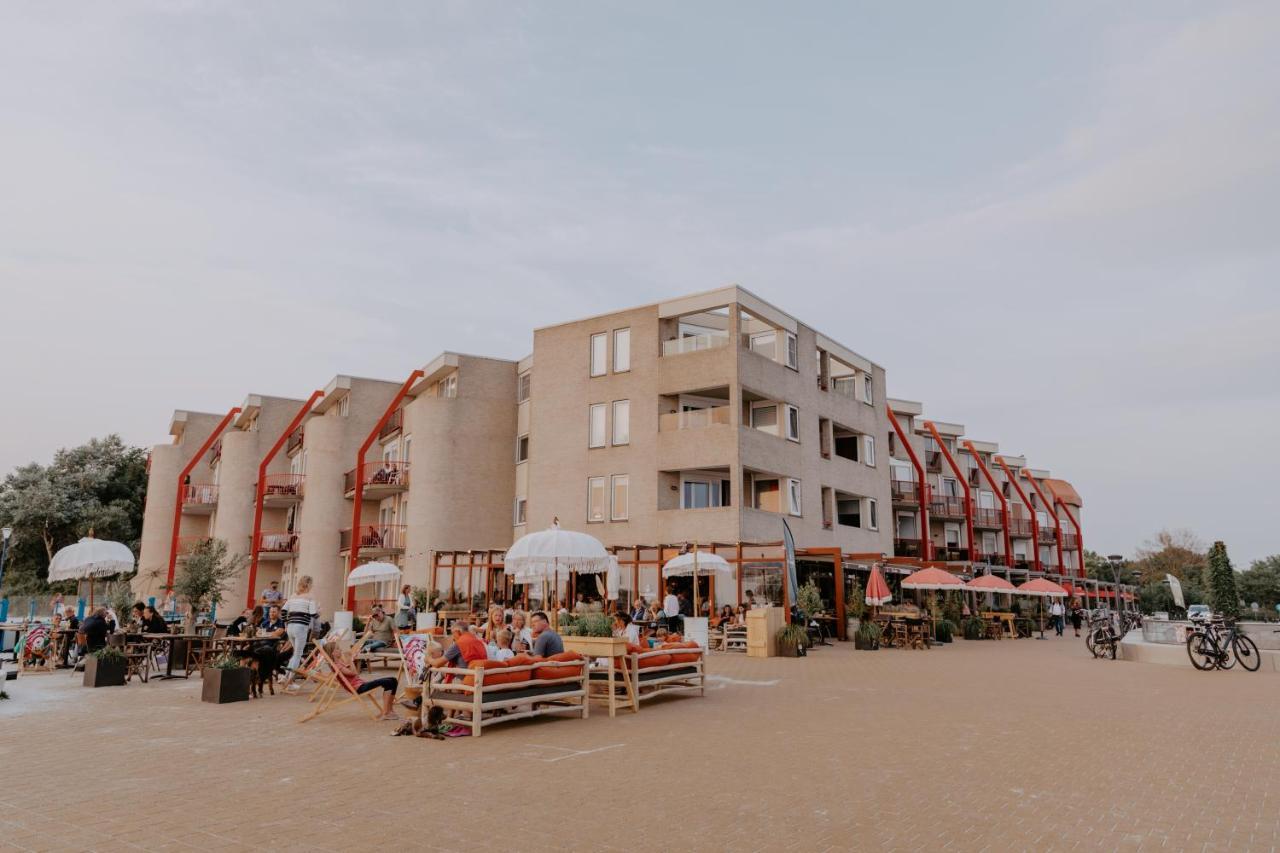 Stijlvol appartement op strand Makkum Buitenkant foto