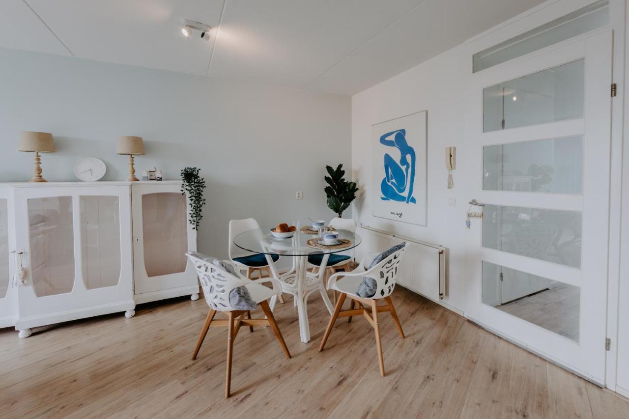Stijlvol appartement op strand Makkum Buitenkant foto