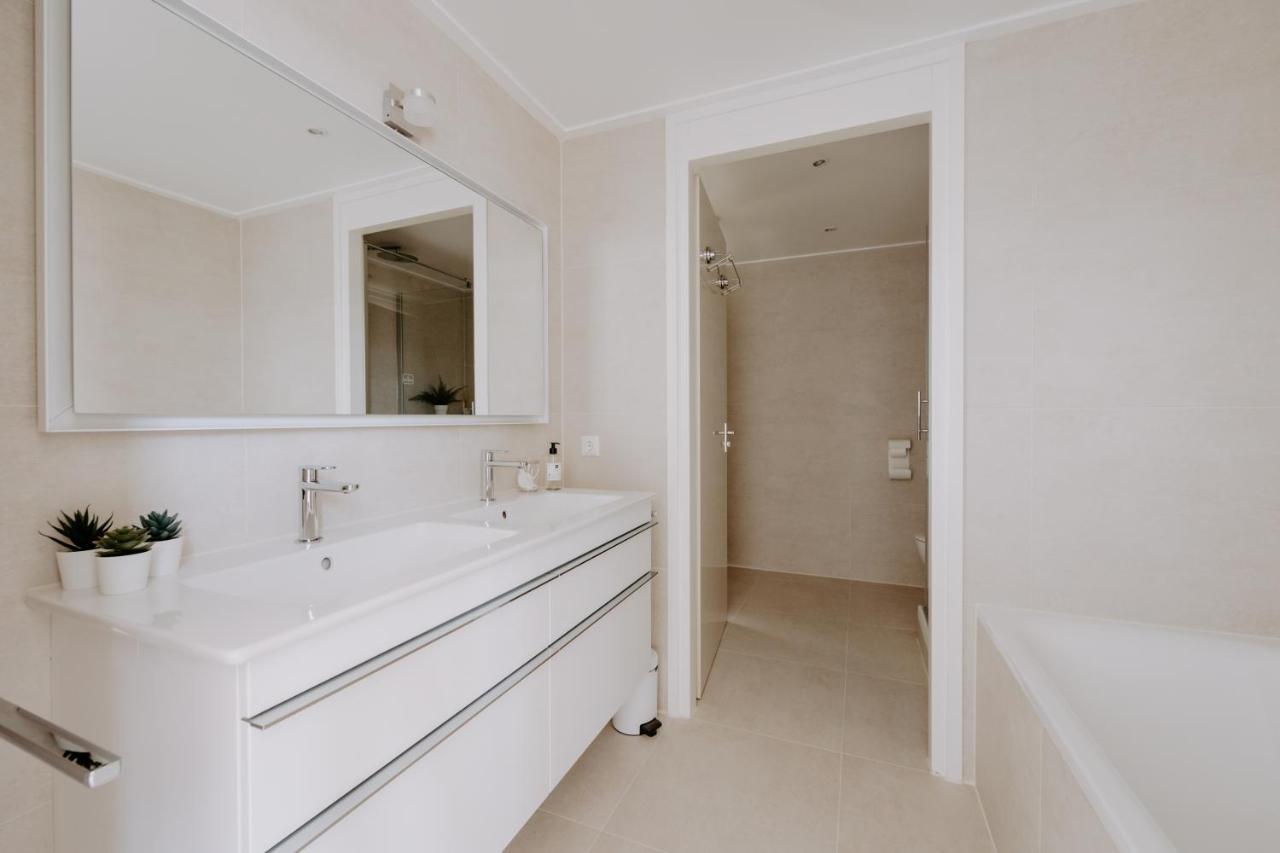 Stijlvol appartement op strand Makkum Buitenkant foto